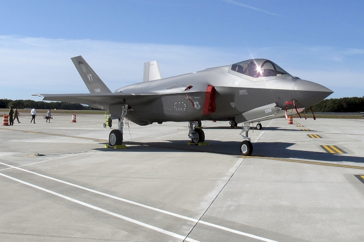 ABD yönetimi BAE'ye F-35 satışı dahil birçok askeri satış işlemini askıya aldı