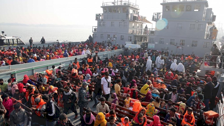 Bangladeş 3 bin Arakanlı Müslümanı daha 'ölüm adasına' taşıyacak