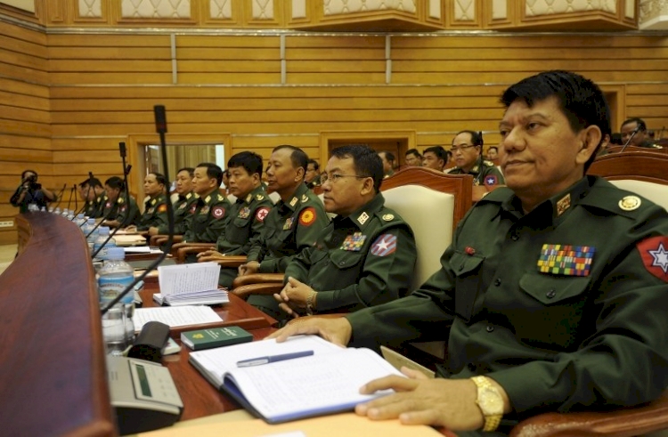 Myanmar'da askeri cunta, kabineyi değiştirdi