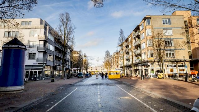 Hollanda'da kısıtlamalar 2 Mart'a kadar uzatıldı