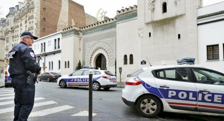 Fransa’da yönetim, Müslümanlara ait iş yerlerini kapatabilmek için denetçilerden 'hukuki gerekçe' bulmalarını istedi
