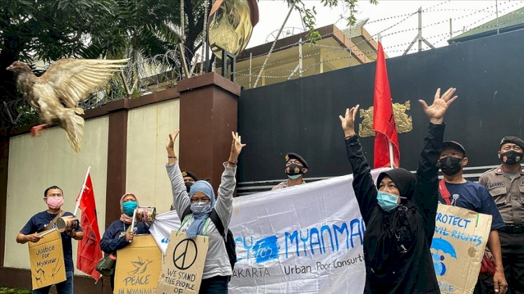 Endonezya'da Myanmar'daki askeri darbe karşıtı protesto düzenlendi