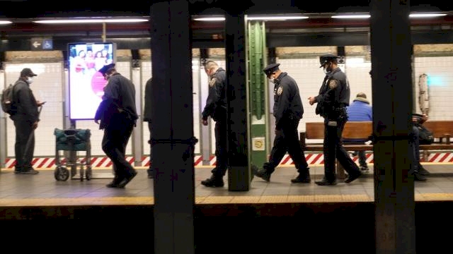 New York metrosunda bıçaklı saldırılar: 2 kişi ölü