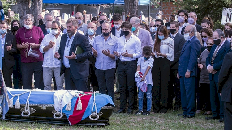 Arjantin'in Eski Devlet Başkanı Carlos Menem Müslüman mezarlığına defnedildi