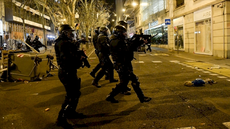 İspanya'da gösterilerde 33 kişi yaralandı,15 kişi gözaltına alındı