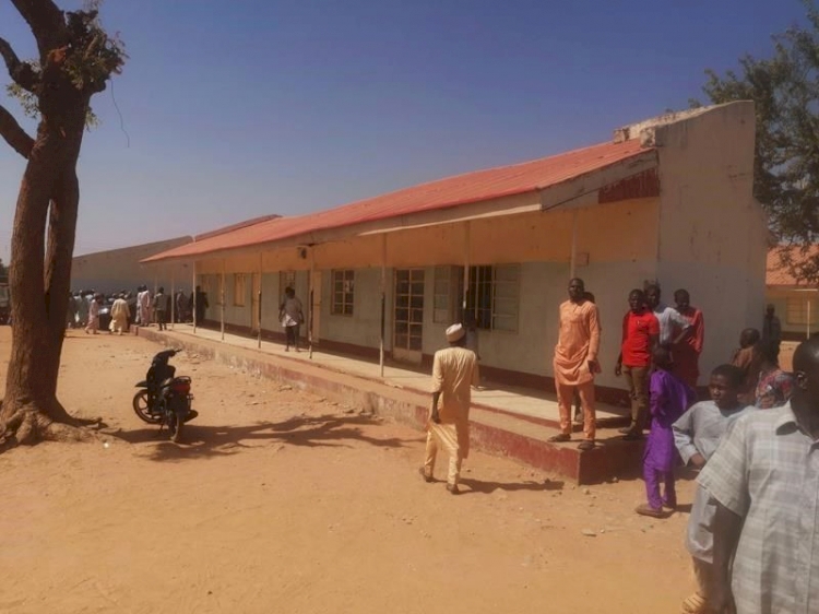 Nijerya'da bir yatılı okulda, silahlı kişilerin düzenlediği saldırıda 26 öğrenci ve 4 öğretmen kaçırıldı