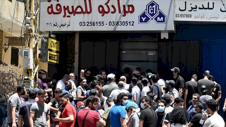 Lübnanlılar bankalardaki mevduatlarına bir yılı aşkın süredir ulaşamıyor