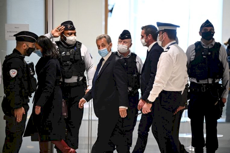 Hapis cezasına çarptırılan Sarkozy, 2 yolsuzluk davasında daha yargılanacak