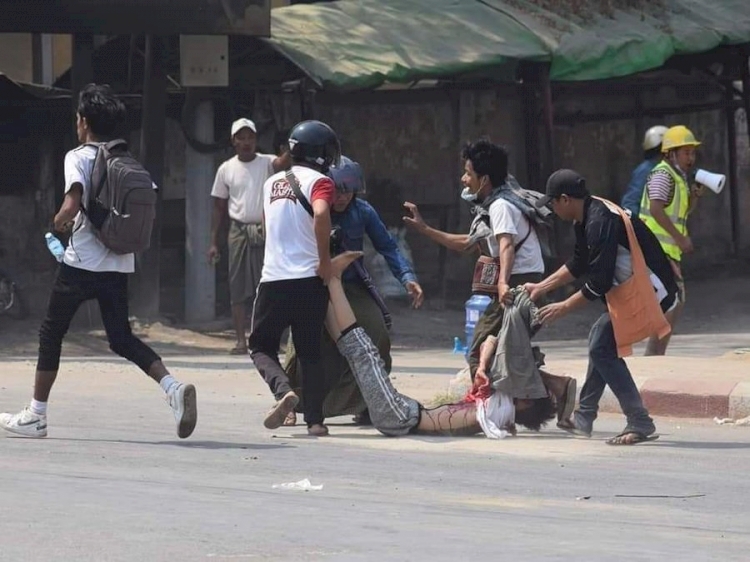 Myanmar'da güvenlik güçleri protestoculara karşı gerçek mermi kullandı: 6 ölü