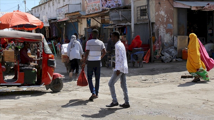 BM: Somali'de Kovid-19'un ekonomiye etkisi nedeniyle günde yalnızca bir öğün yemek yenebiliyor