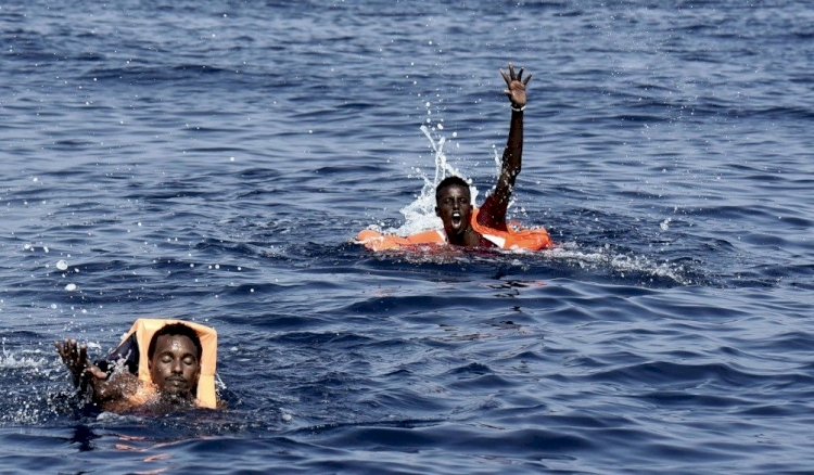 Cibuti'de kaçakçılar göçmenleri denize attı: En az 20 ölü