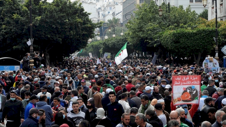 Cezayir'de 'Hirak' gösterilerinin gölgesinde girilen seçim sürecinde siyasi kriz sürüyor