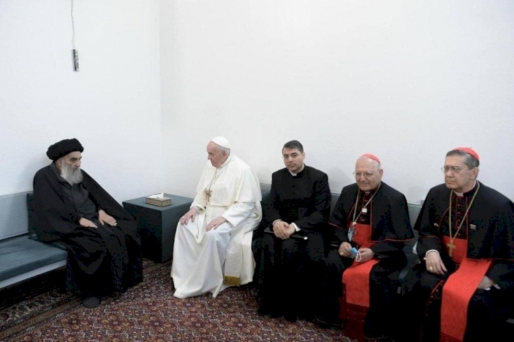 Irak'ı ziyaret eden Papa, Şiilerin en büyük dini mercisi Sistani ile bir araya geldi