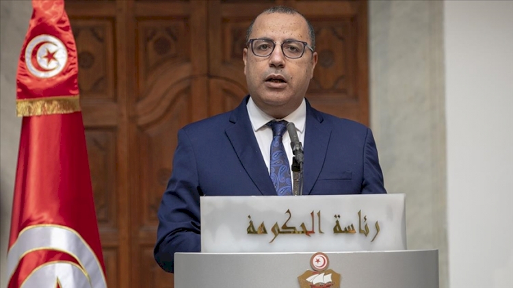 Tunus'ta Cumhurbaşkanı ile çekişme yaşayan Başbakan Meşişi istifasının söz konusu olmadığını açıkladı