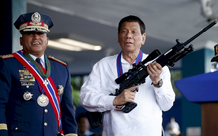 Filipinler Devlet Başkanı: Komünist isyancıları öldürün