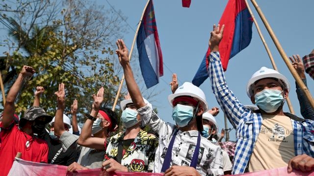 Myanmarlı aktivistler demokrasi tesis edilene kadar protestoları sürdürmekte kararlı