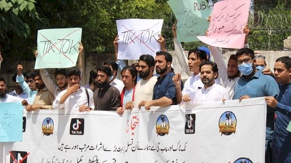 Pakistan, 'uygunsuz içerik' nedeniyle TikTok'u yasaklıyor