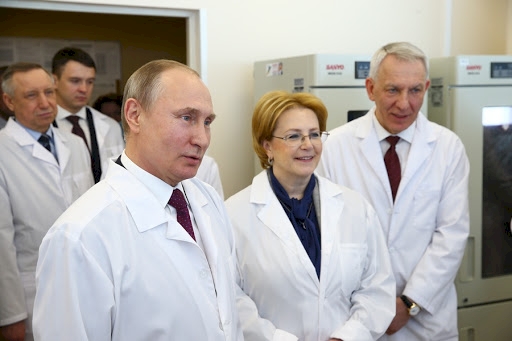 Putin: Aşı piyasasında pazar kavgası var