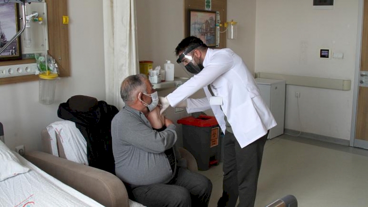 Türkiye'de kaç kişi aşı olduktan sonra koronavirüse yakalandı?