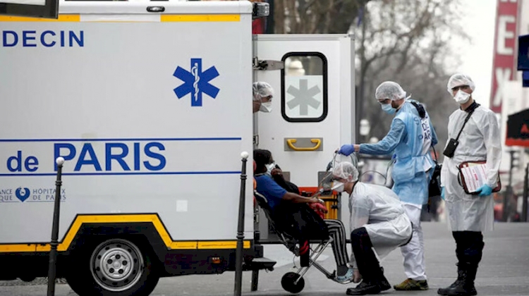 Fransa'da Kovid-19 nedeniyle ölenlerin sayısı 90 bini geçti