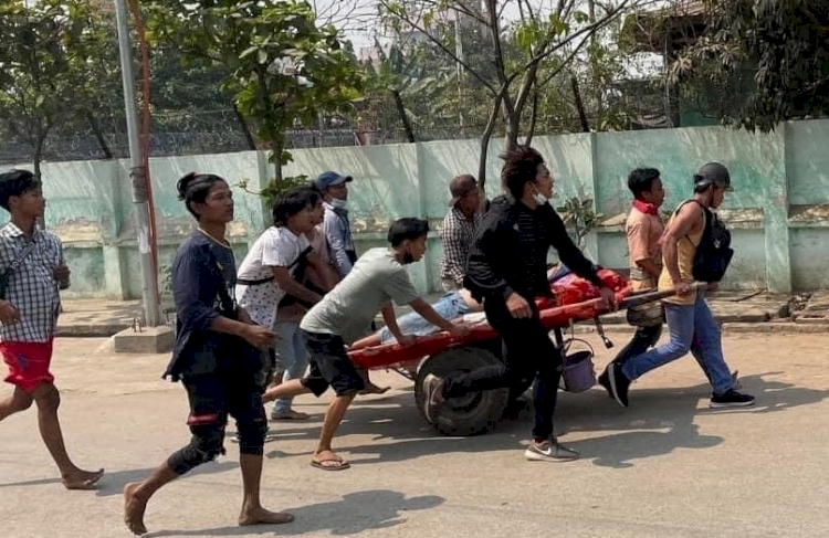 Myanmar'daki protestolarda ölenlerin sayısı 8'e yükseldi