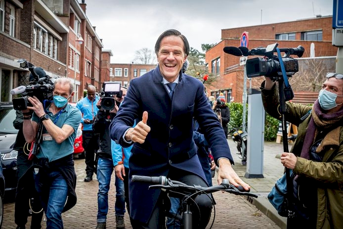 Hollanda seçimlerini Başbakan Rutte'nin partisi kazandı