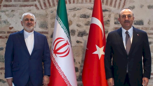 Bakan Çavuşoğlu, İranlı mevkidaşı ile bir araya geldi