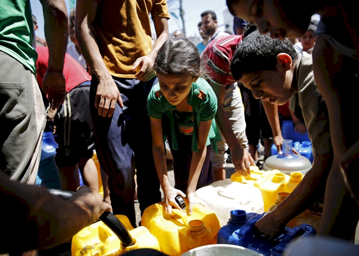Gazze'deki Su Kurumu: İşgalci İsrail bölgeyi susuz bırakarak Filistinlileri göçe zorlamayı amaçlıyor