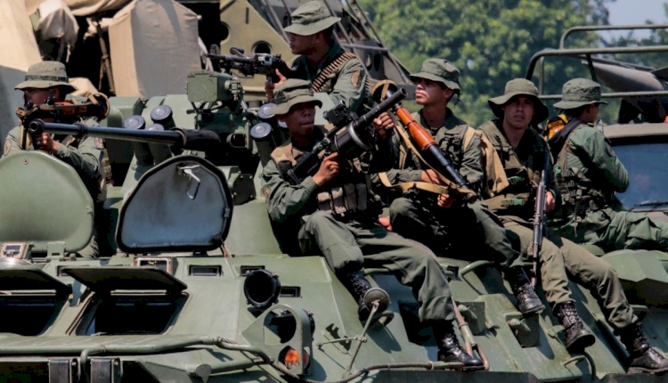 Venezuela'da silahlı kuvvetler, sınır bölgesinde eski FARC mensuplarına operasyon düzenledi