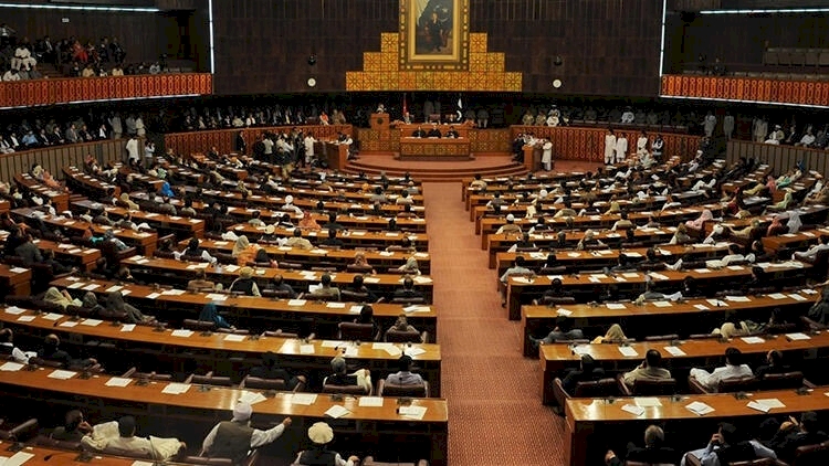 Pakistan'da muhalefet, senato başkanlığı seçimine mahkemede itiraz etti