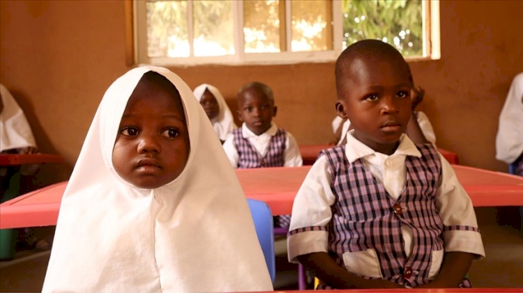 Nijerya'da başörtüsü konusunda uzlaşıya varılamaması nedeniyle kapatılan 10 okulda eğitime yeniden başlandı