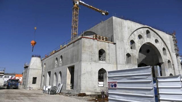 Fransa'da belediye Avrupa'nın en büyük cami inşası için fon ayırdı, hükümet rahatsız oldu