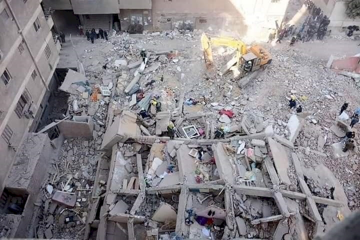 Mısır'da 10 katlı bina çöktü: 8 ölü