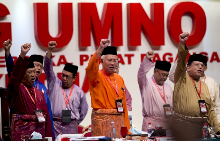 Malezya'da koalisyon ortağı UMNO, Başbakan Muhyiddin ile yollarını ayırıyor