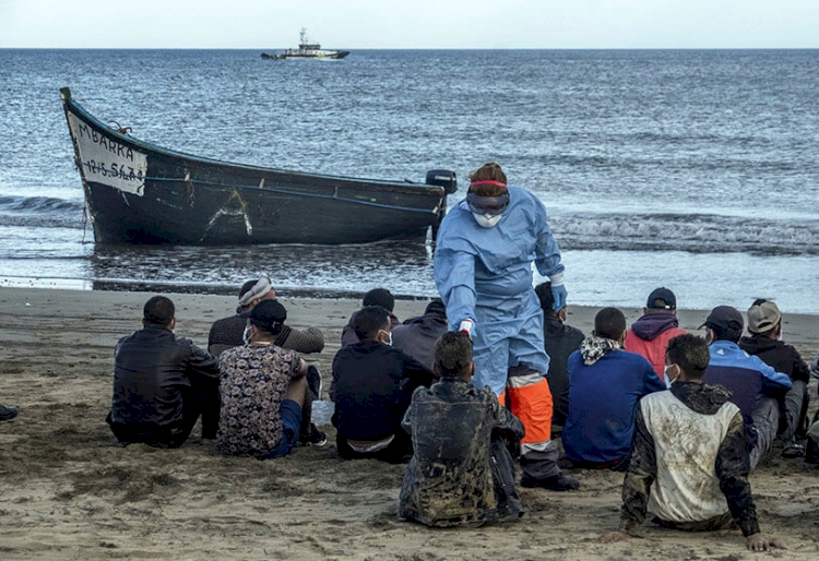 Afrika'dan Kanarya Adaları'na ölüm yolunda 850 mülteci hayatını kaybetti