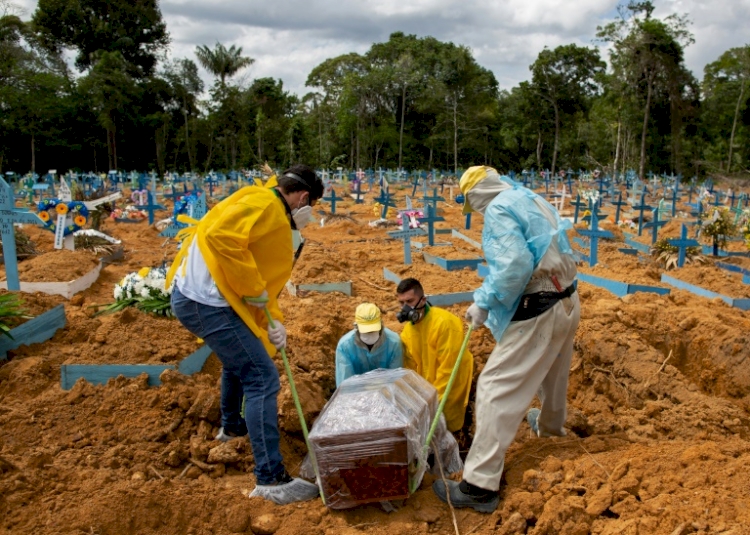 Brezilya'da son 24 saatte Kovid-19 nedeniyle 3 bin 869 kişi öldü