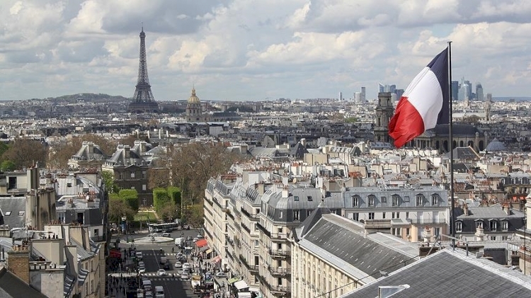Fransa'da Senato'dan 'ayrılıkçı' yasa tasarısına başörtüsü yasağını içeren 3 madde ekleme kararı