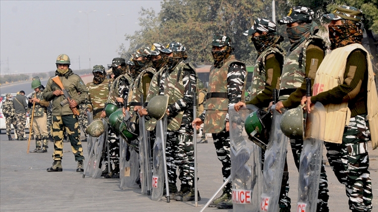 Hindistan'da 10 Arakanlı Müslüman'ın zorla gözaltı merkezine götürüldü