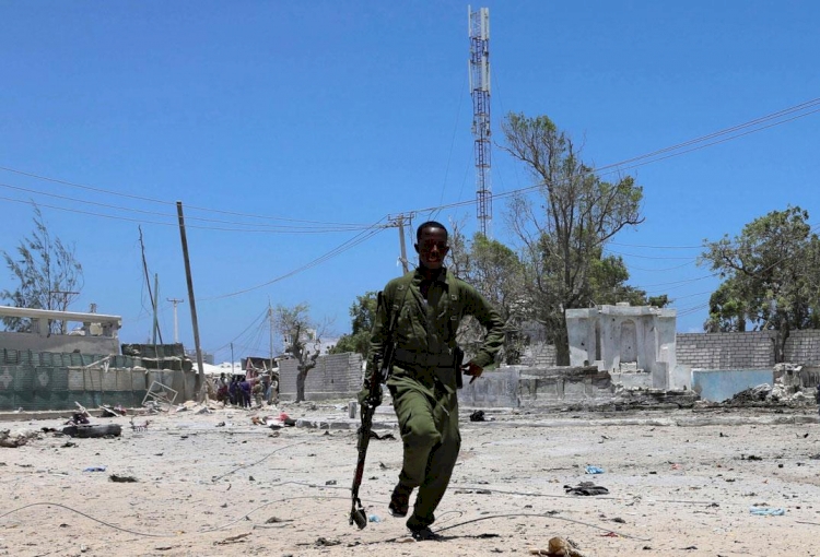 Somali'de iki askeri üsse saldırı