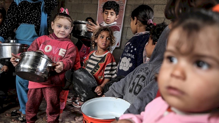 Gazze Şeridi'nde çocuklar İsrail ablukası, fakirlik ve salgın nedeniyle zor şartlar altında yaşıyor