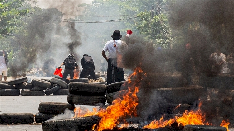 Myanmar'da güvenlik güçlerinin silahlı müdahalesiyle ölen sivillerin sayısı 726'ya çıktı