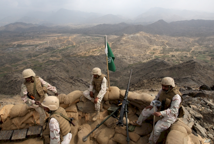 Suudi Arabistan'da 3 asker 'düşmanla işbirliği yaptıkları' iddiasıyla idam edildi