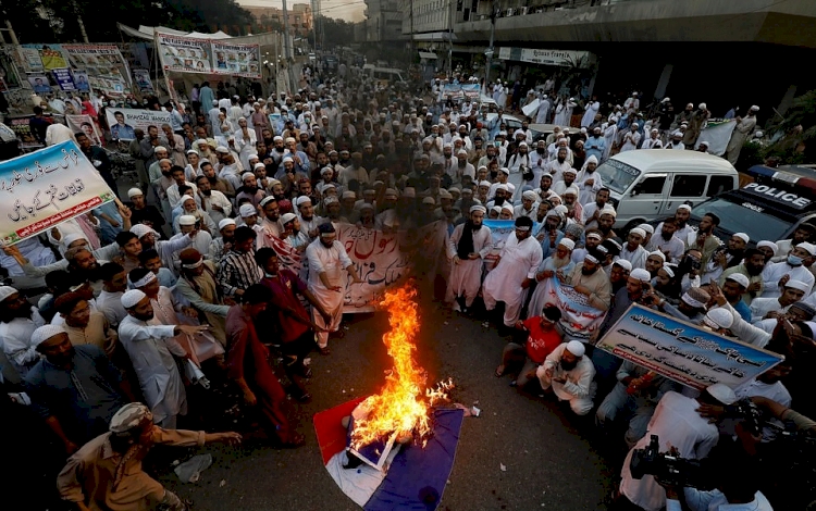 Tahrik-i Lebbeyk Pakistan Partisi'nin Macron karşıtı gösterileri Fransa'yı tedirgin etti