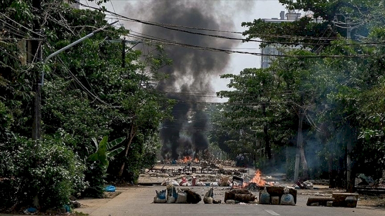 Myanmar'da protestocular ile ordu arasında çıkan çatışmalarda 16 asker öldürüldü