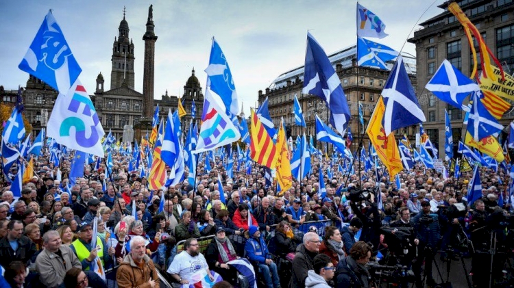 İskoçya'da seçimde zafer kazanan bağımsızlık yanlıları, İngiltere'ye karşı yeni bir mücadeleye hazırlanıyor