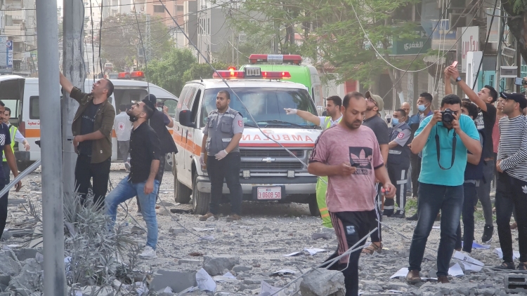 Gazze'ye düzenlenen saldırıda 2 doktor şehid oldu