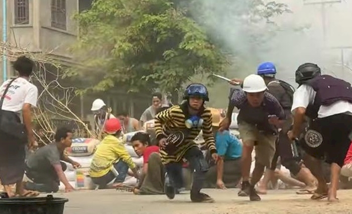 Myanmar'da protestolarda ölenlerin sayısı 800'ü geçti