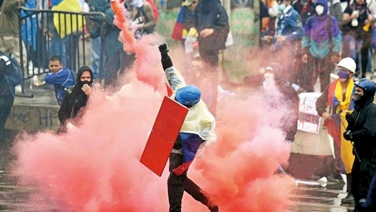 Kolombiya'da Ulusal Grev Komitesi hükümet karşıtı protestoları askıya aldı
