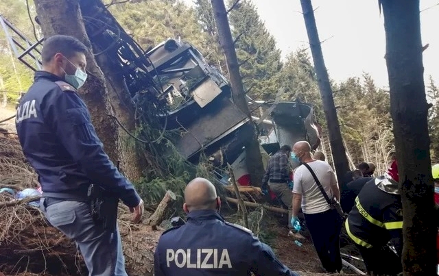 İtalya'da teleferik kabini düştü: 9 ölü