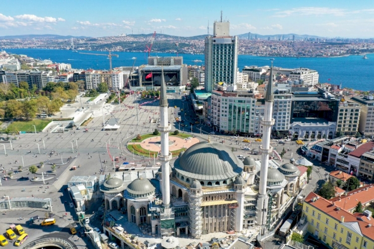 Taksim Camii cuma günü ibadete açılıyor